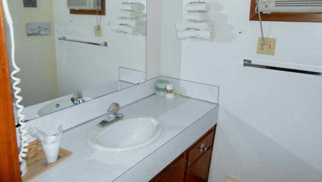 Budget Inn - Long Prairie image 7